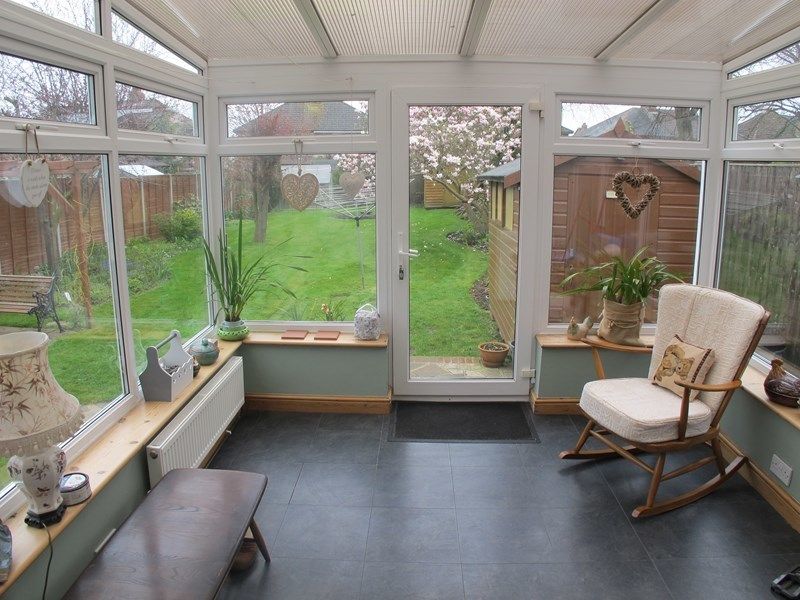 2 bedroom detached bungalow to rent, Charlesbury Avenue, Gosport, PO12 3TG