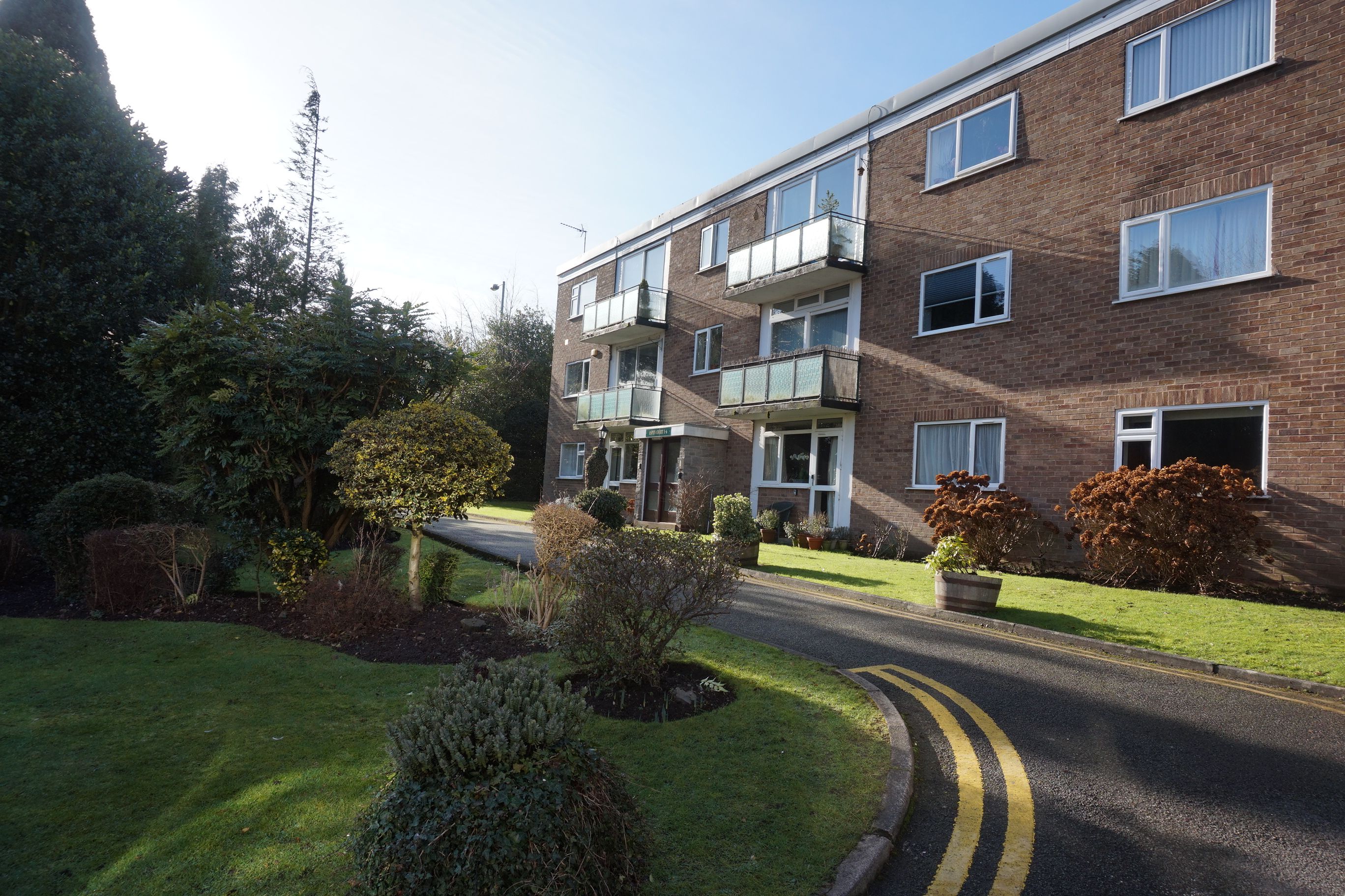 2 bedroom flat for sale, Foley Road East, Streetly, Sutton Coldfield B