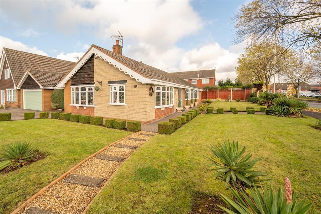 4 bedroom bungalow for sale, Stallings Lane, Kingswinford, DY6 7HT