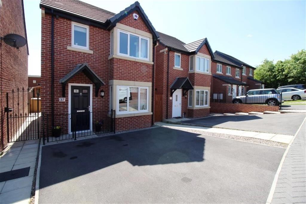 3 bedroom detached house for sale, Round Hill Road, Pudsey, LS28 8BJ