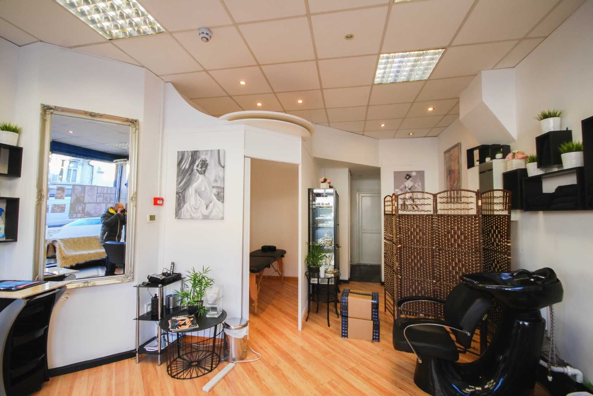 Commercial unit to rent, High Road Leyton, London, E10 5EL