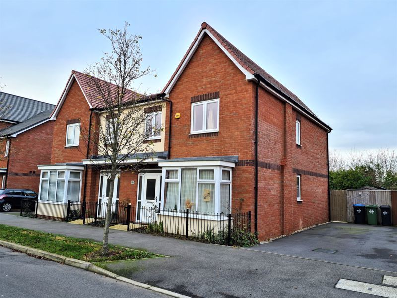 4 bedroom semidetached house to rent, Edison Drive, Rugby, CV21 1FB