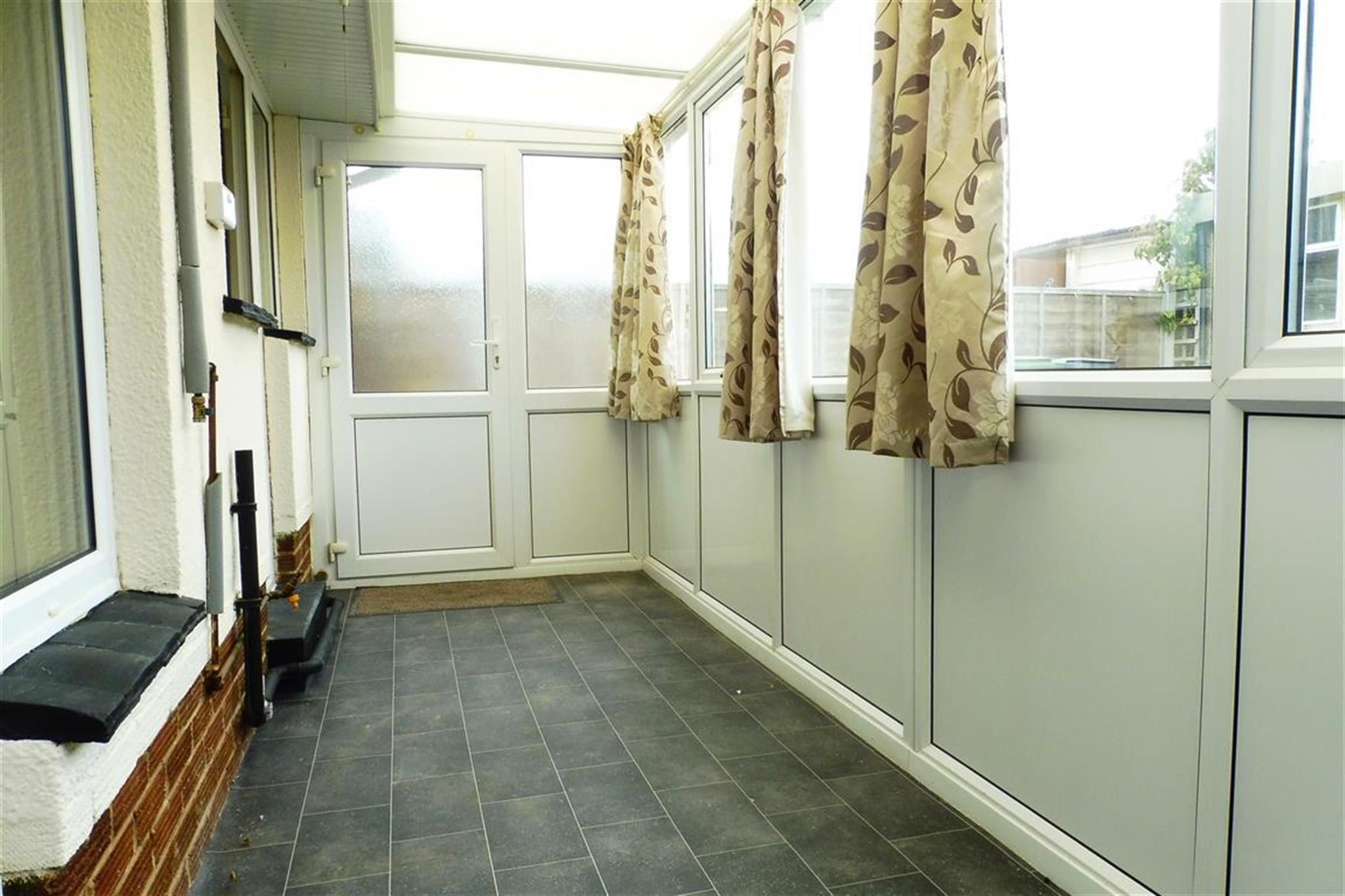 2 bedroom bungalow to rent, Goodwood Road, Gosport, PO12 4HW