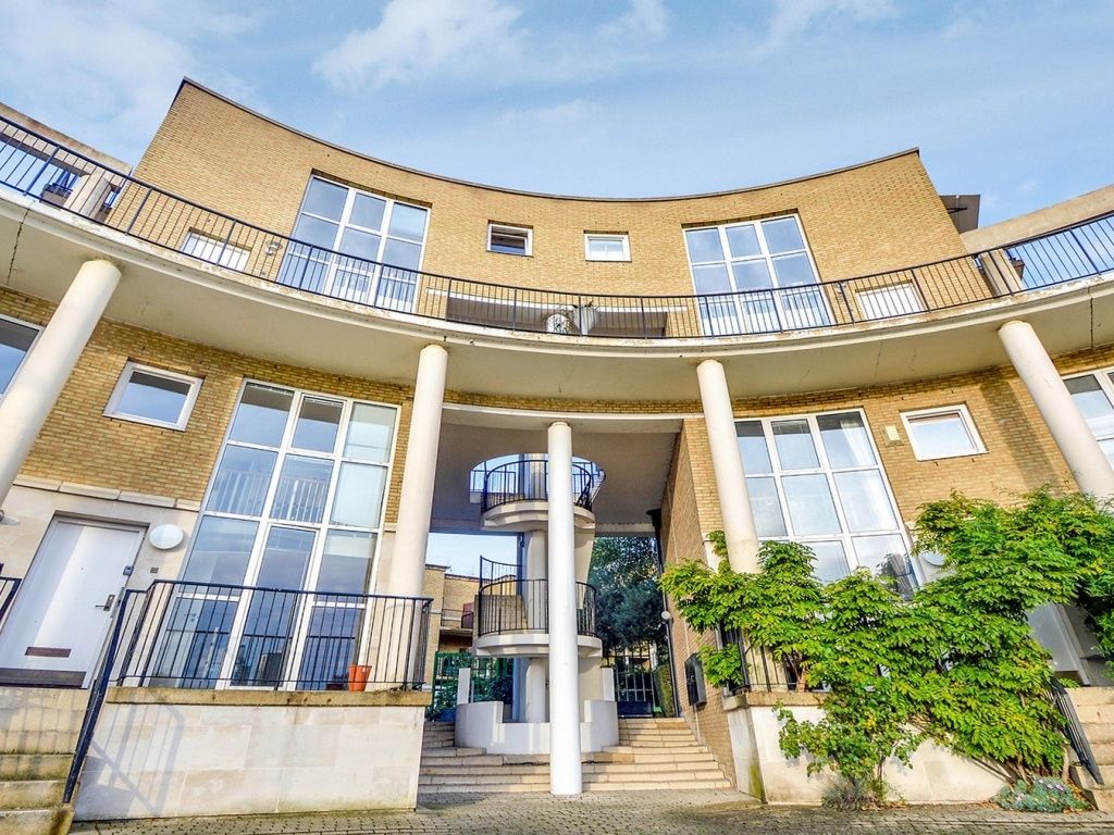 2 bedroom flat for sale, Princes Court, London, SE16 7TD
