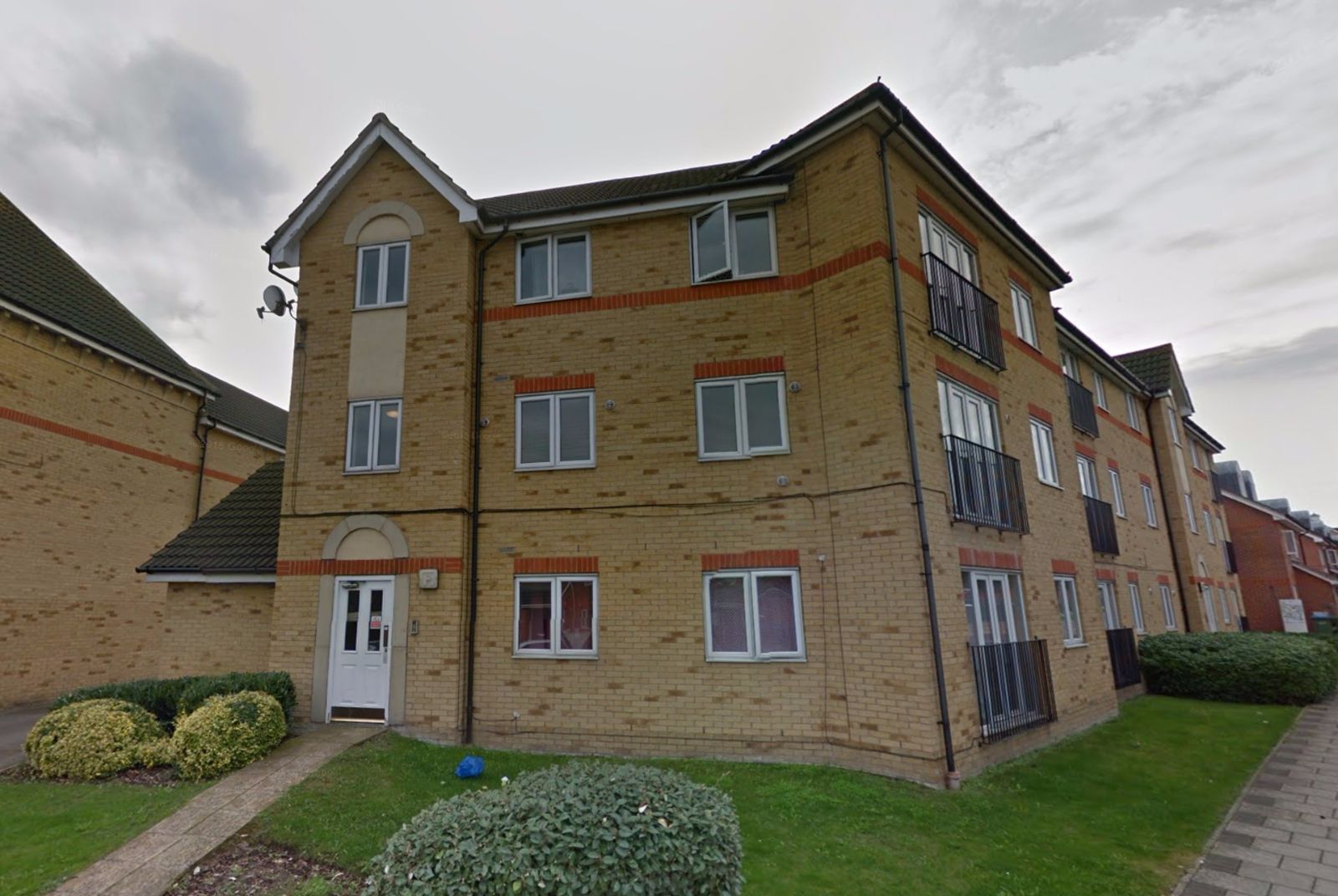 2 bedroom flat to rent, Hill View Drive, Thamesmead, London SE, SE28 0LL