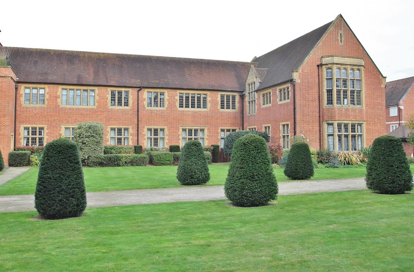 3 bedroom flat for sale, Abbey Gardens, Upper Woolhampton, Reading RG