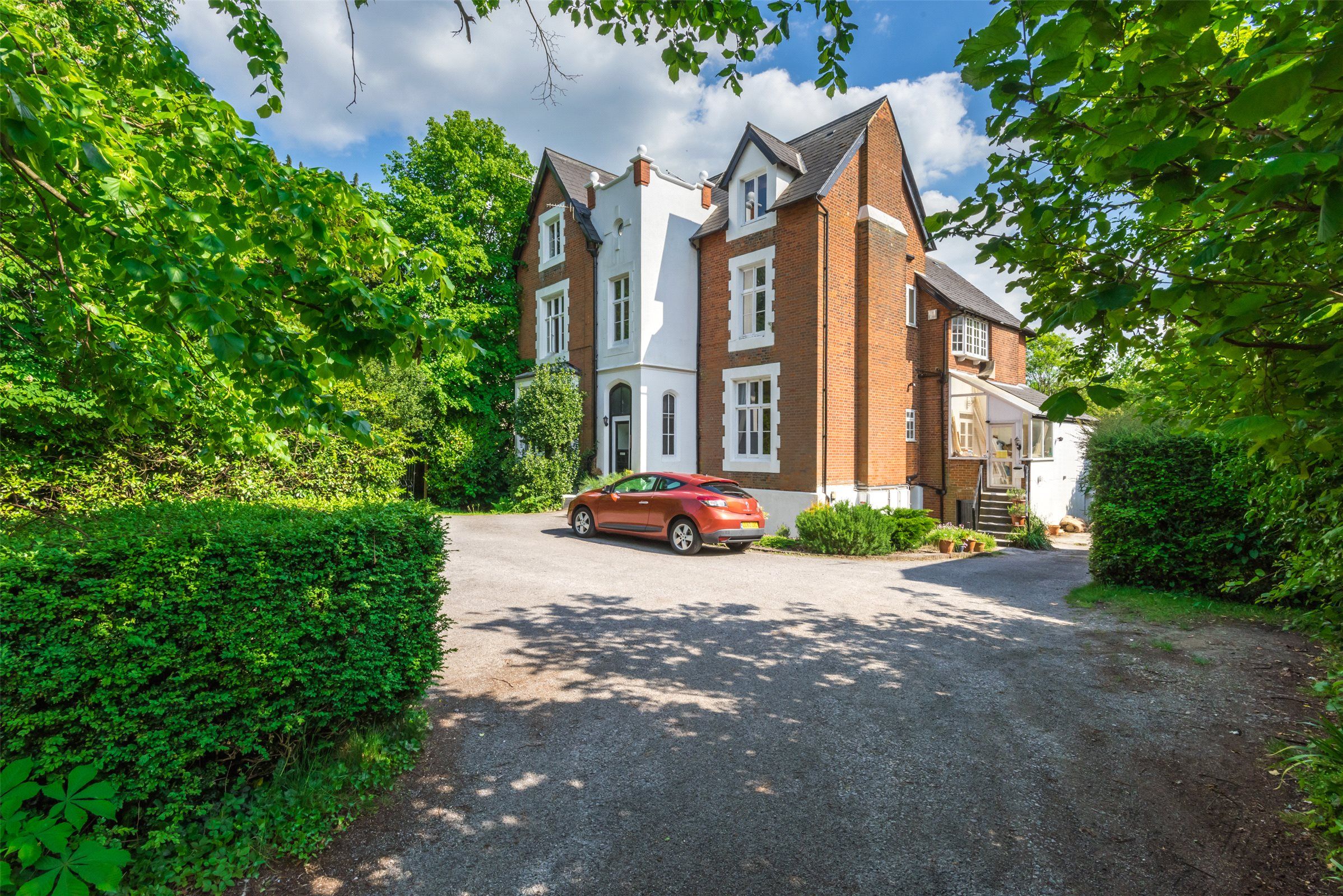 2 bedroom flat for sale, Wray Park Road, Reigate, RH2 0DD