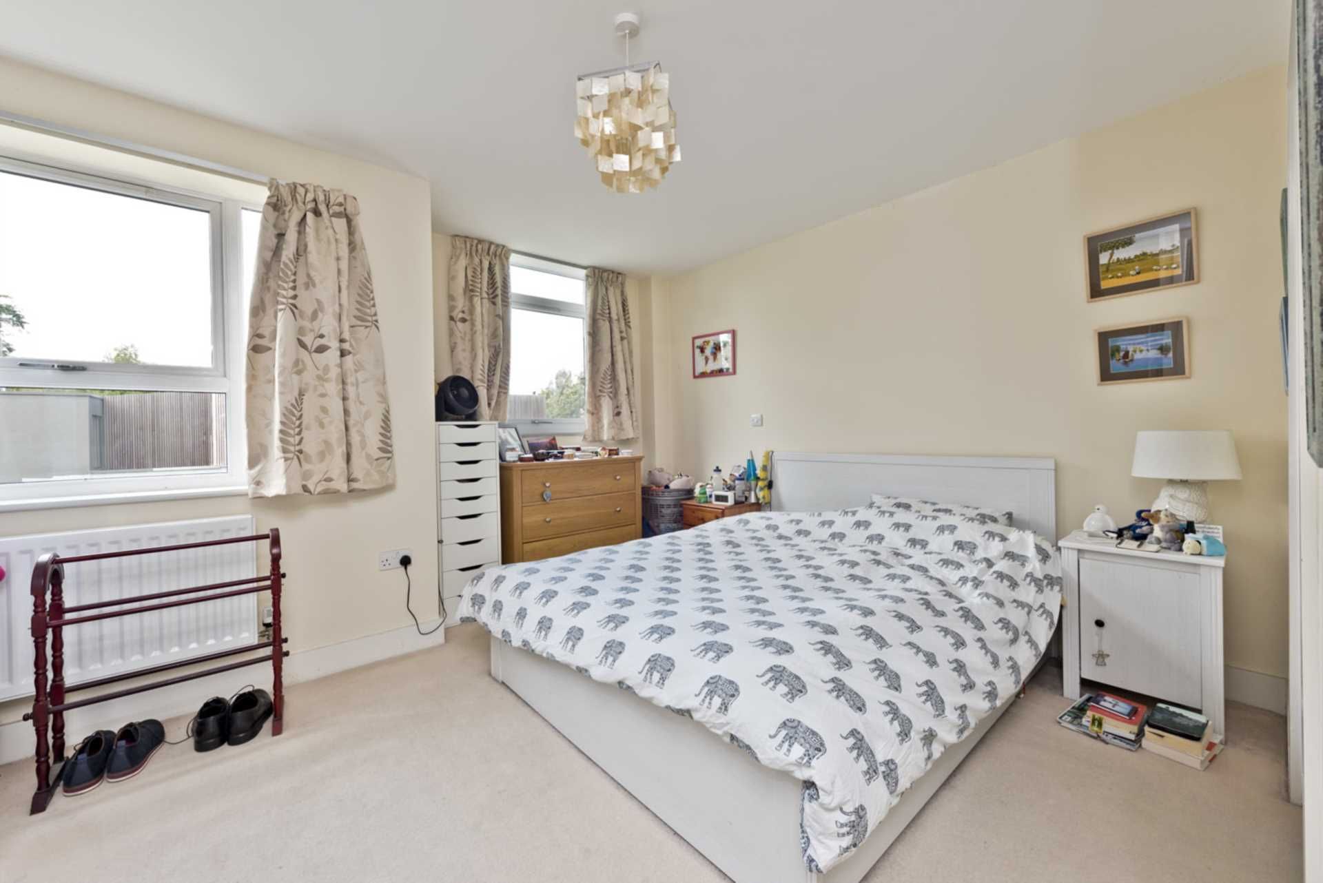 2 bedroom apartment to rent, Embercourt Road, Thames Ditton, KT7 0LG