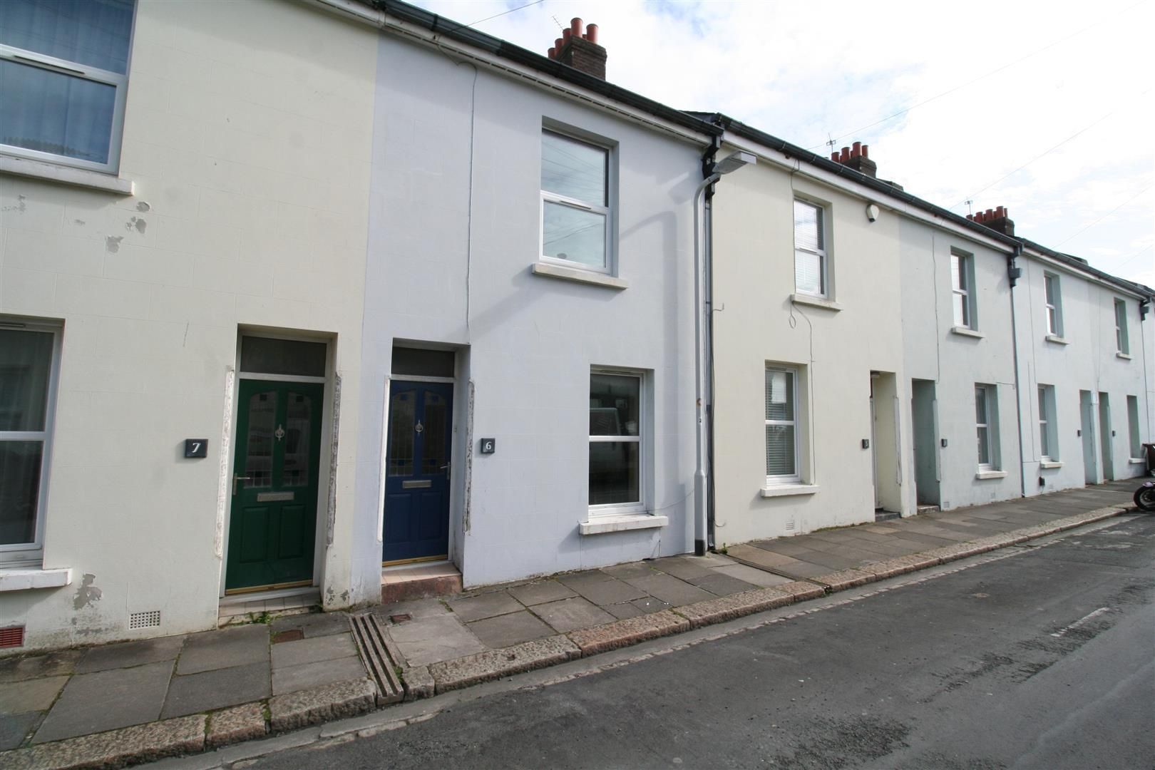 2 bedroom house to rent, Commercial Street, Plymouth PL, PL4 0LN