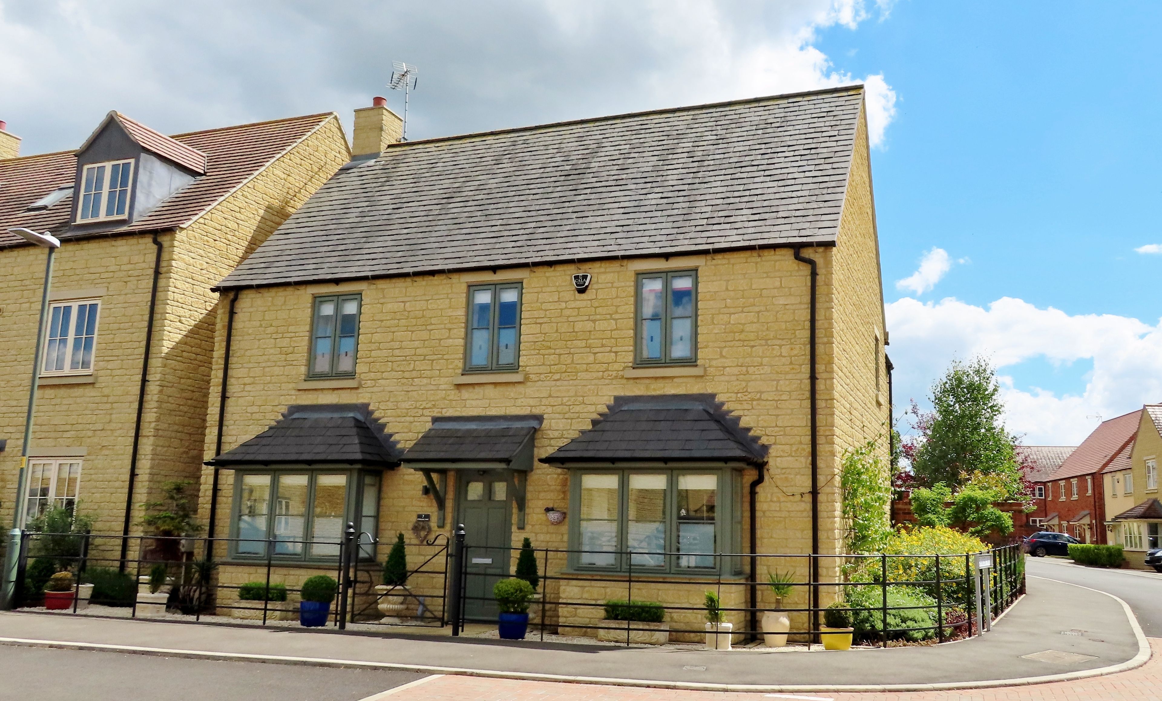 5 bedroom accessible detached house for sale, Stirling Way, Moretonin