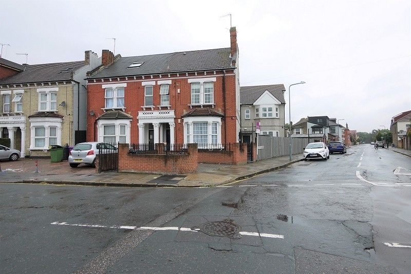 2 bedroom flat to rent, Balfour Road, Ilford, IG1 4HP