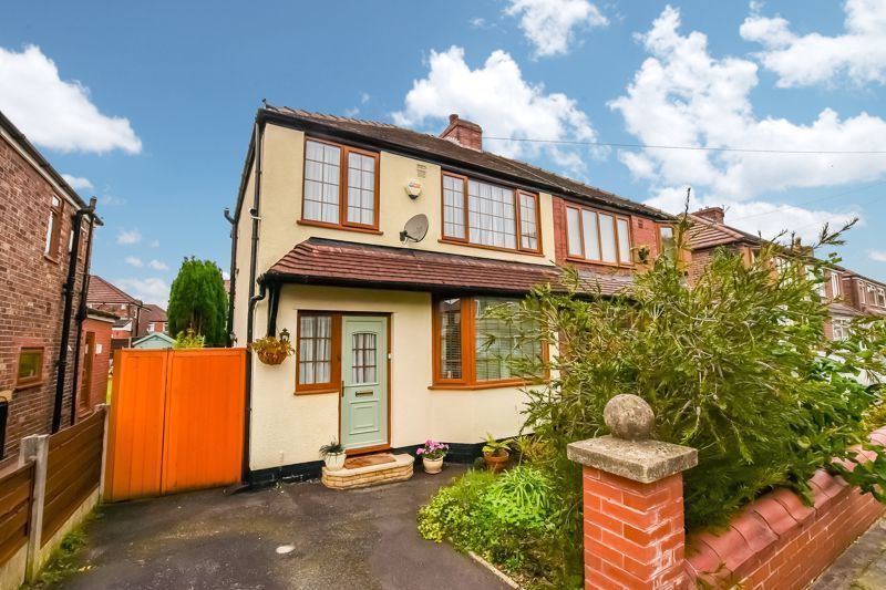 3 bedroom semidetached house for sale, Pembroke Drive, Bury, BL9 9LF