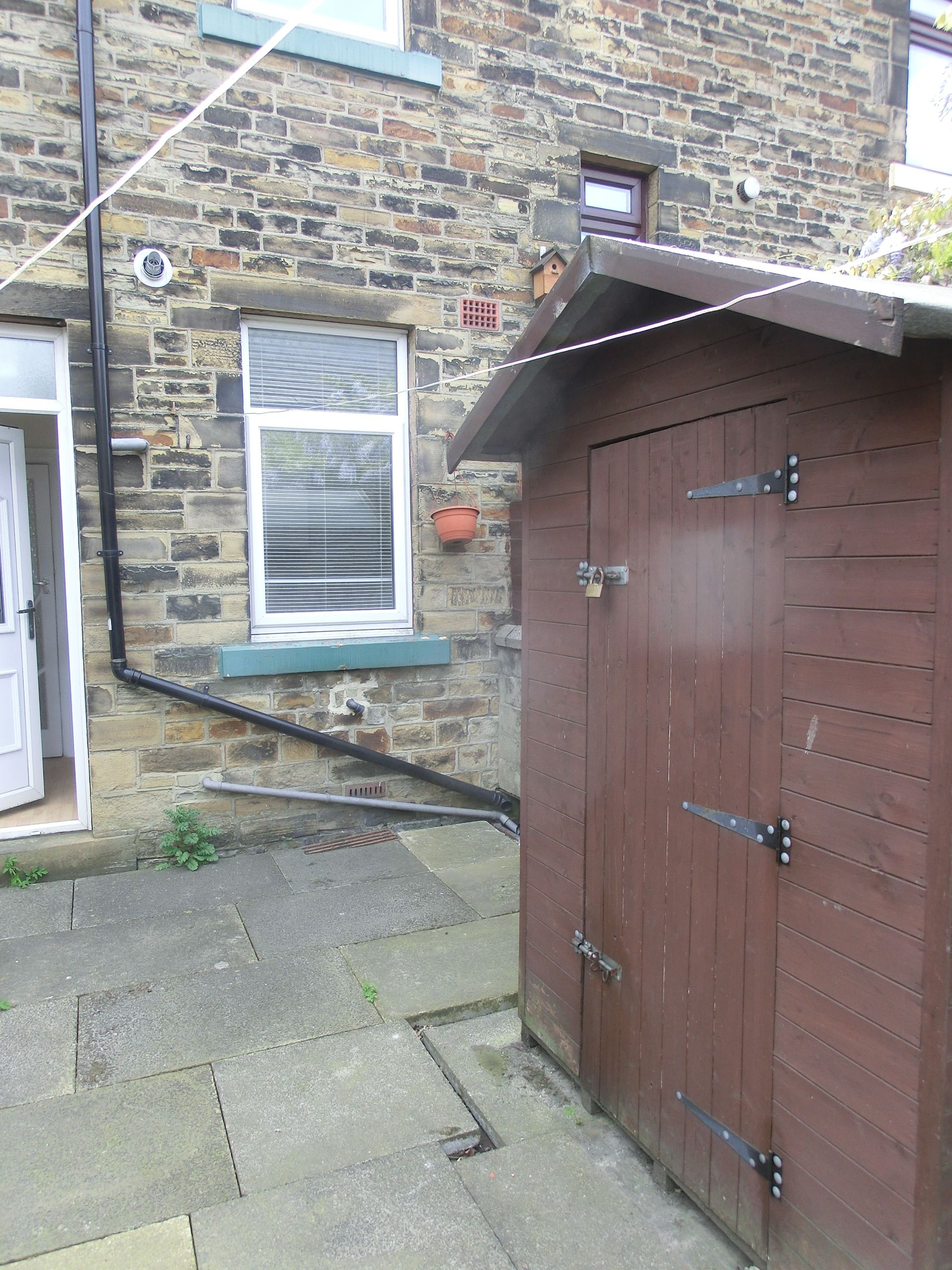 2 bedroom terraced house to rent, New Works Road, Bradford, BD12 0LB