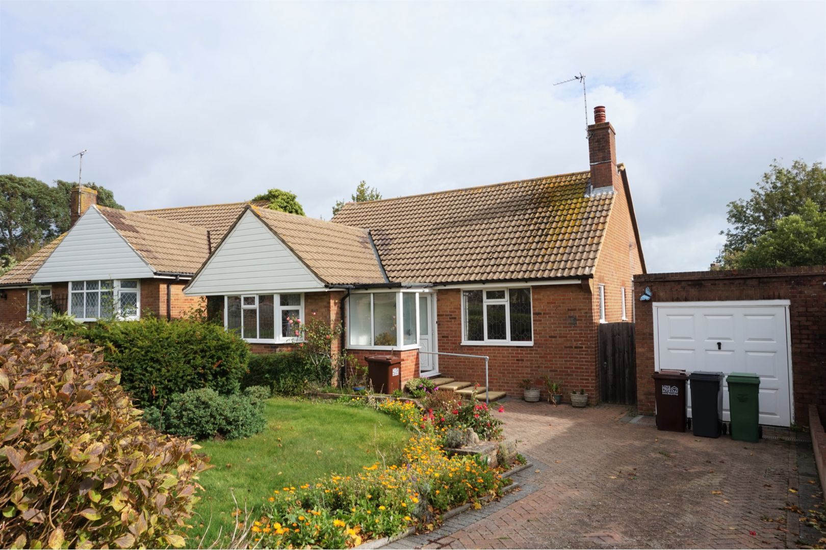 3 bedroom detached bungalow for sale, Meadowlands Avenue, Eastbourne BN