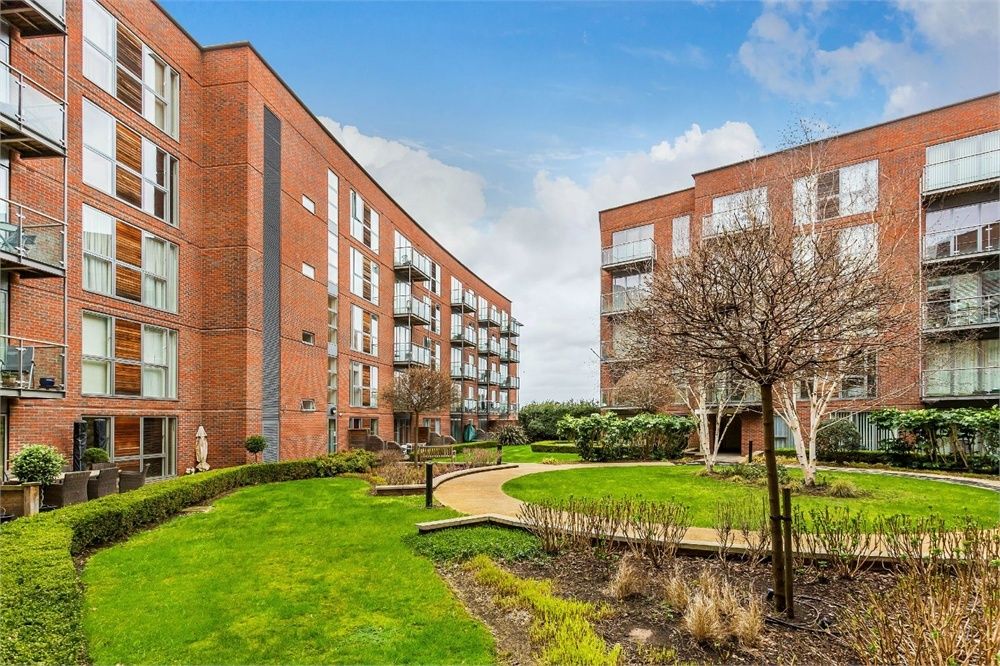 2 bedroom flat to rent, The Heart, WaltonOnThames, Surrey KT, Walton