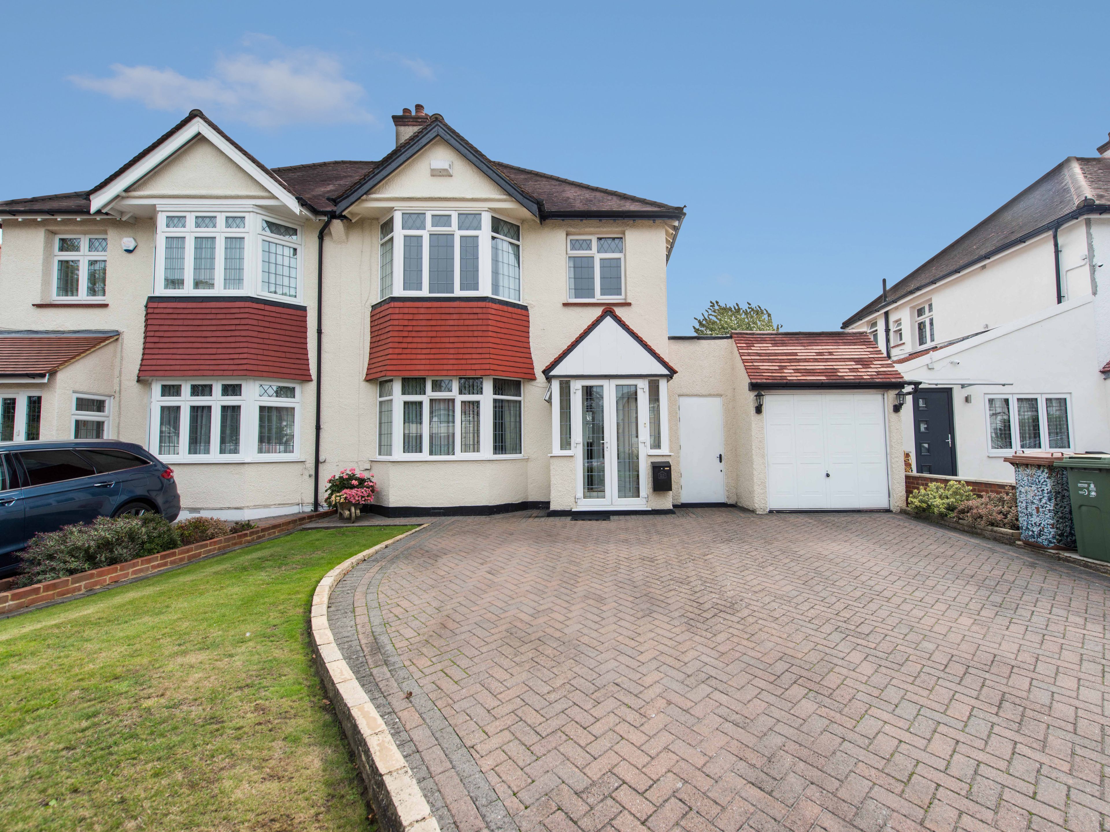 3 bedroom semidetached house for sale, Foresters Drive, Wallington SM, SM6 9DE