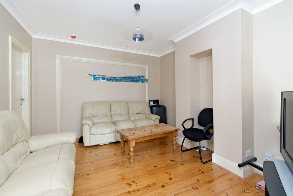 5 bedroom semidetached house for sale, Robin Hood Way, Kingston Vale