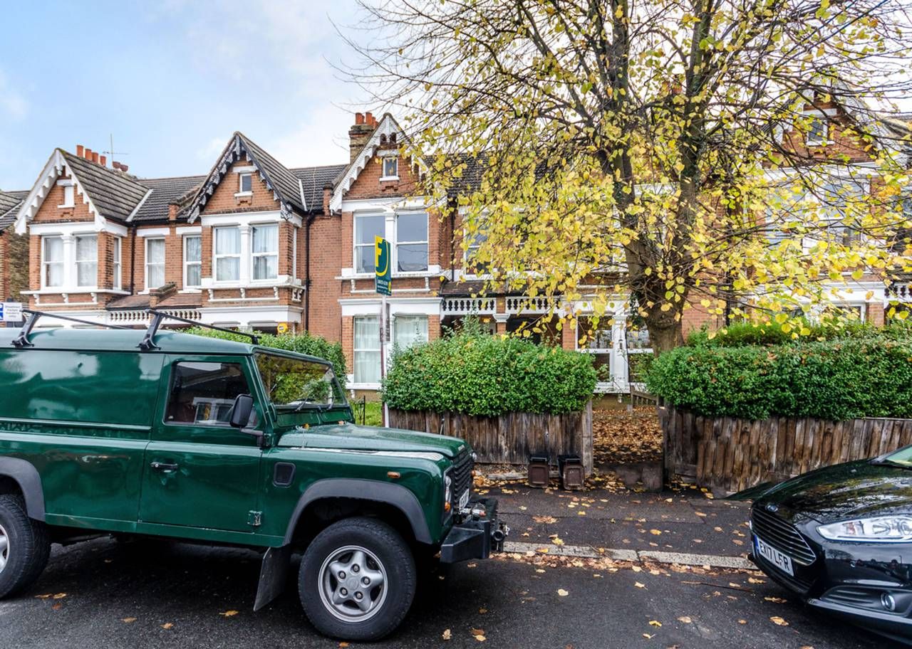 3 bedroom flat for sale, Clive Road, West Dulwich, SE, SE21 8BP