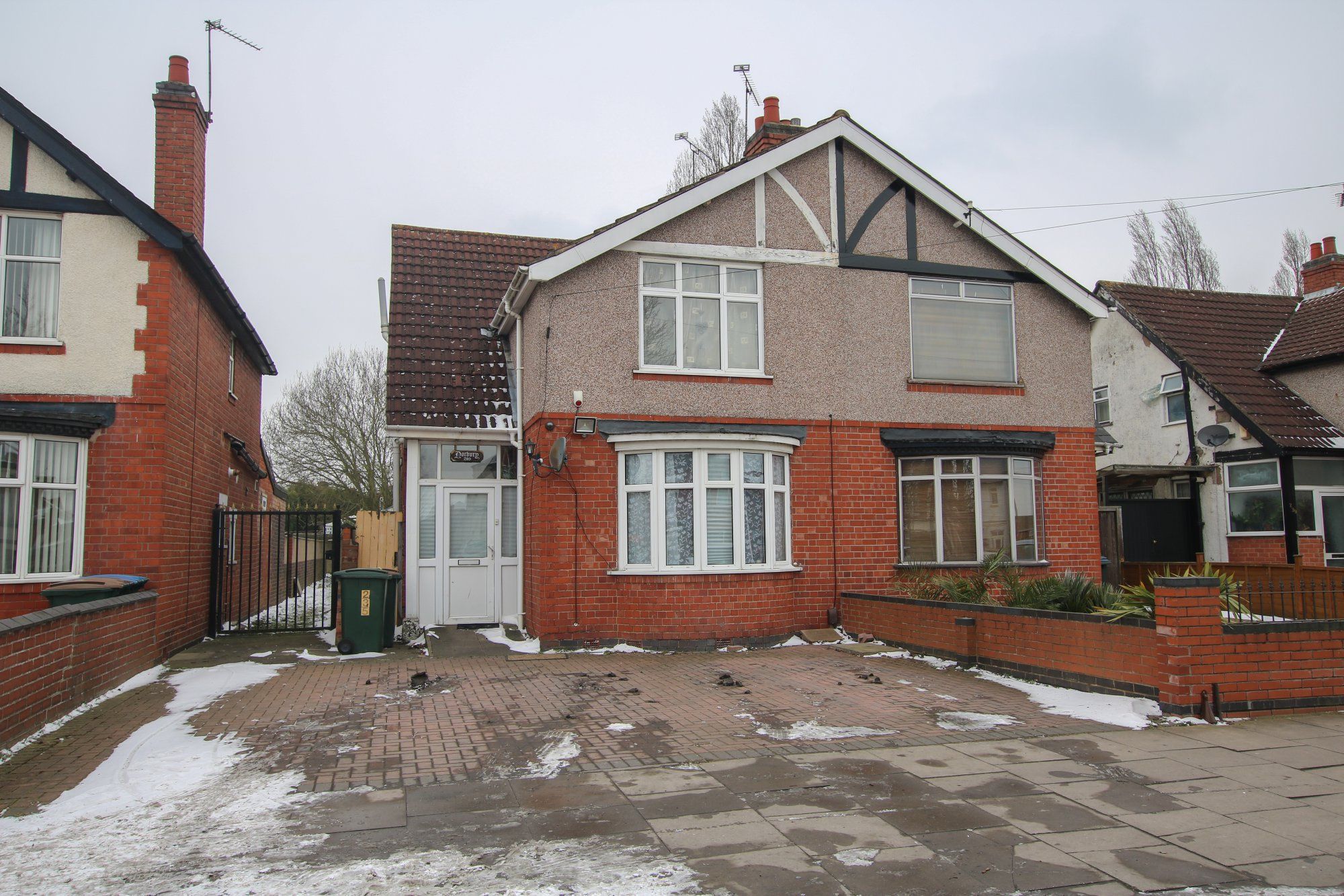 3 bedroom semidetached house to rent, Holbrook Lane, Coventry CV, CV6 4DE