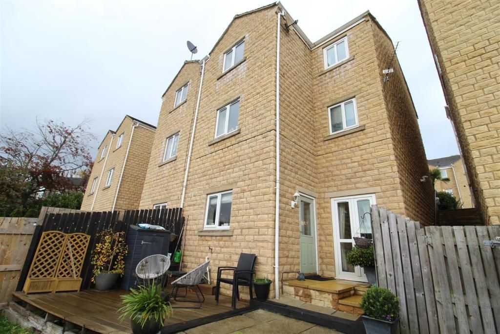 4 bedroom town house for sale, Blackberry Way, Halifax, HX3 9EP