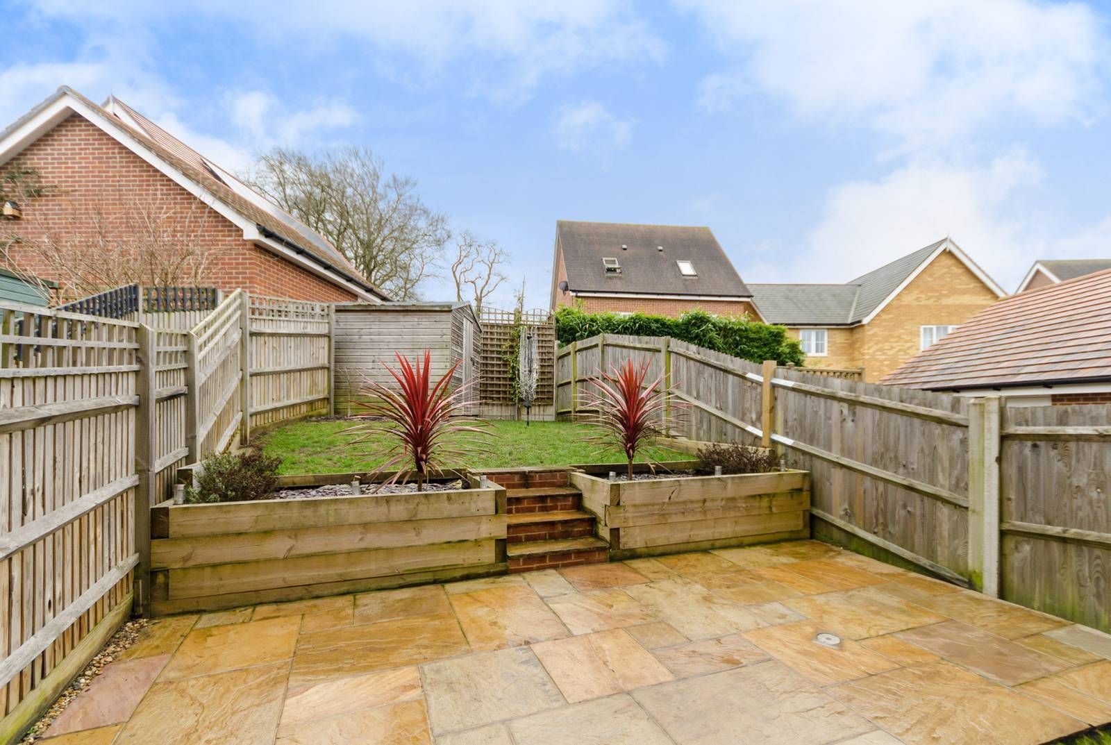 4 bedroom semidetached house for sale, Metcalfe Avenue, Carshalton