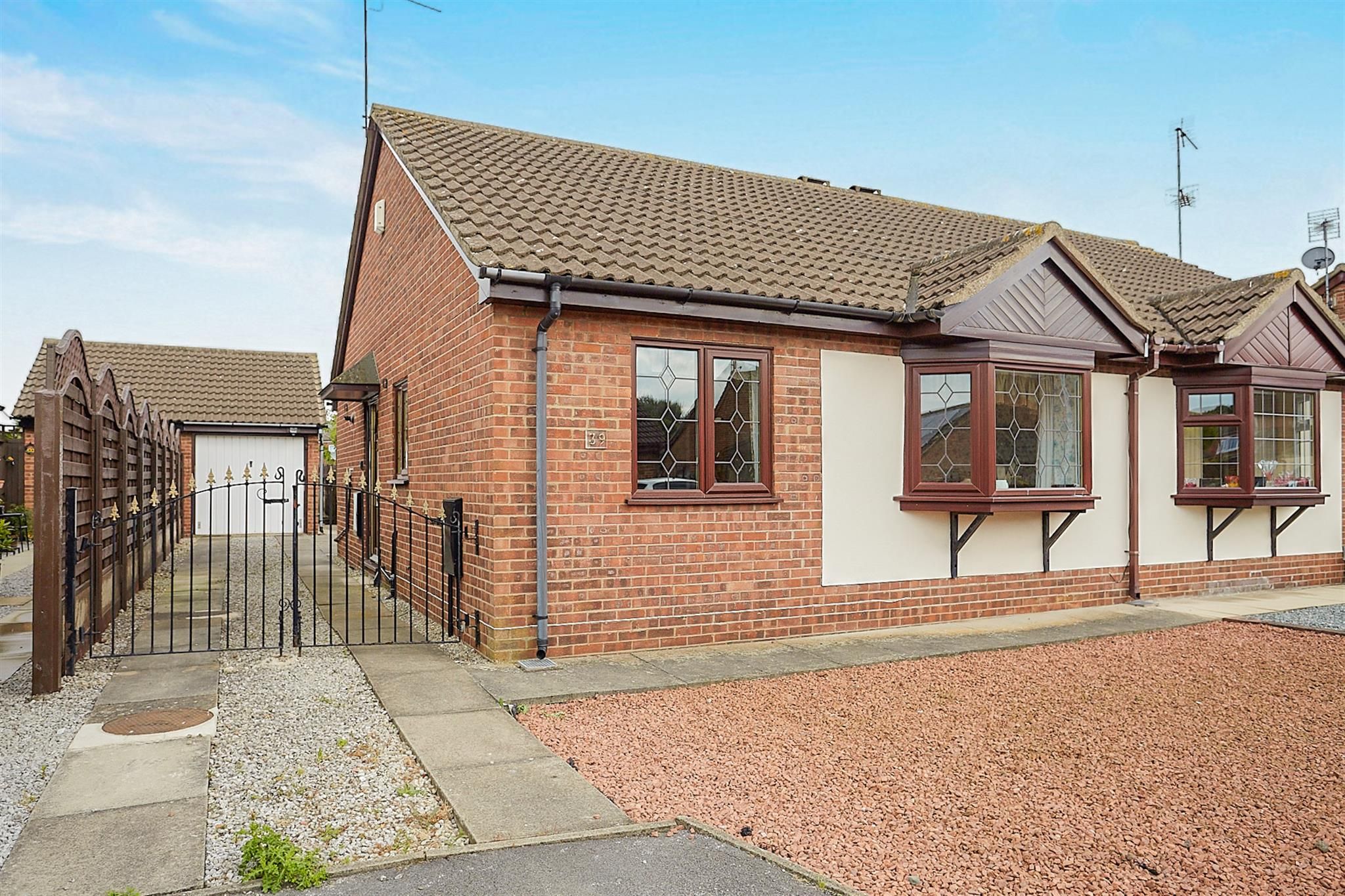 2 bedroom semidetached bungalow for sale, Willerby Carr Close, Hull