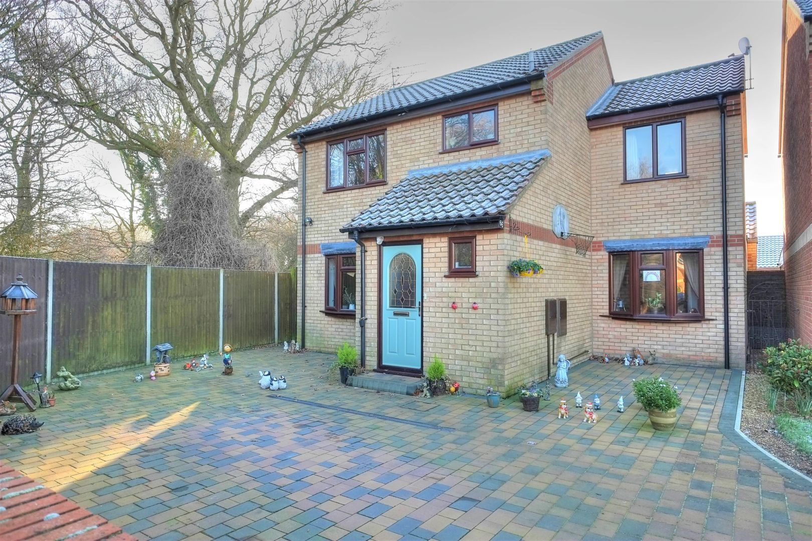 4 bedroom detached house for sale, Laxfield Way, Lowestoft NR, NR33 7HH