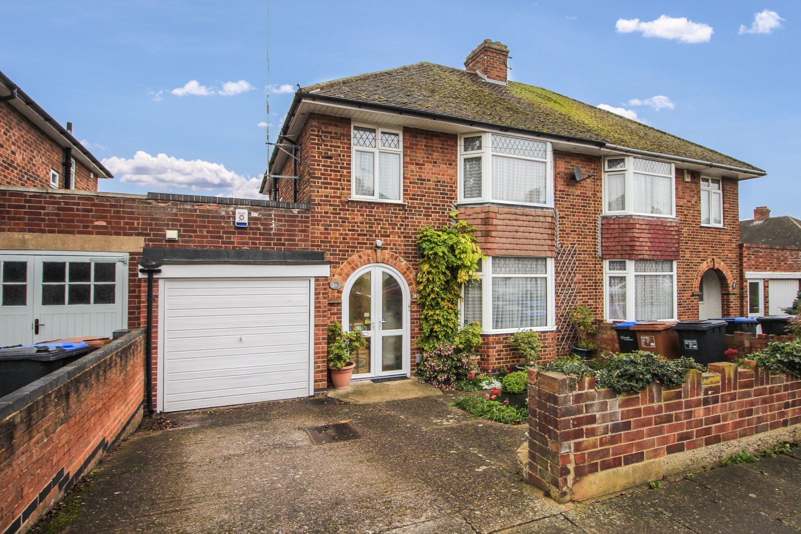 4 bedroom semidetached house for sale, Winchester Road, Delapre