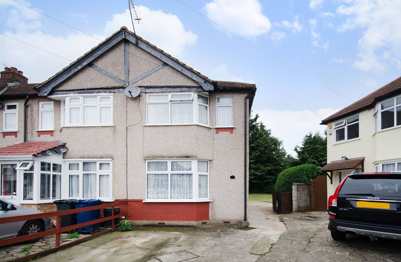 2 bedroom house for sale, Kingsmead Drive, Northolt, UB5 5BN