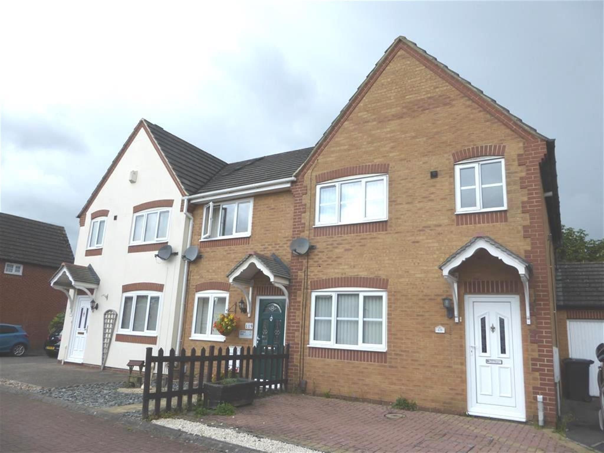 3 bedroom house to rent, May Close, Swindon, SN2 1XA