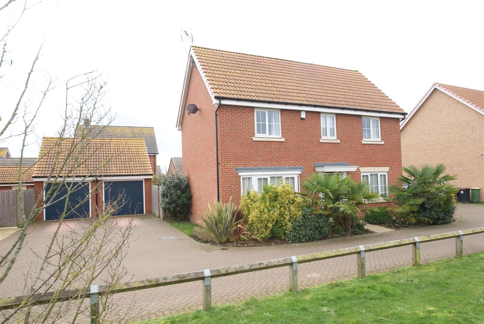 4 bedroom detached house for sale, Shetland Crescent, Rochford SS, SS4