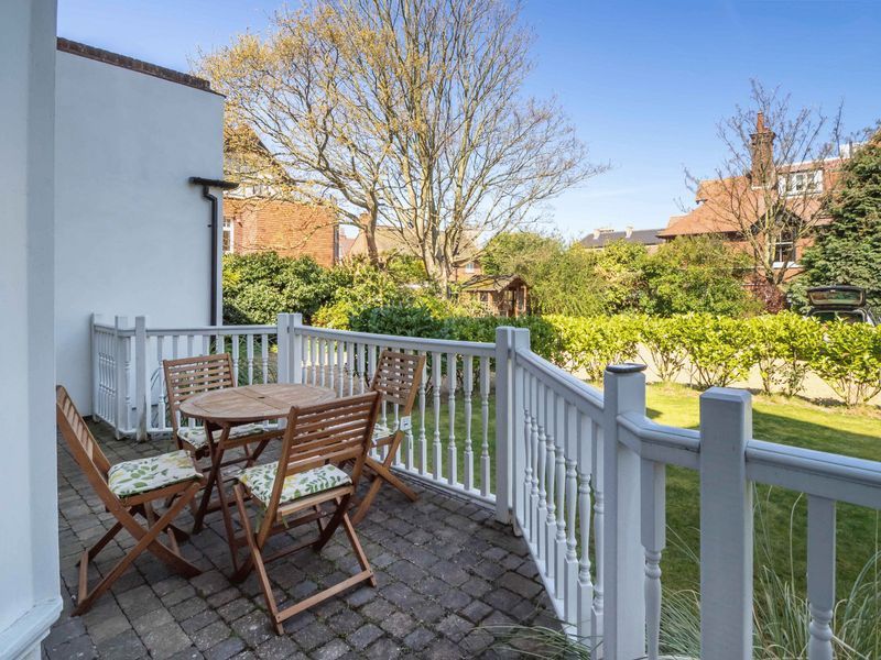 2 bedroom ground floor flat for sale, Cliff Avenue, Cromer, NR27 0AN