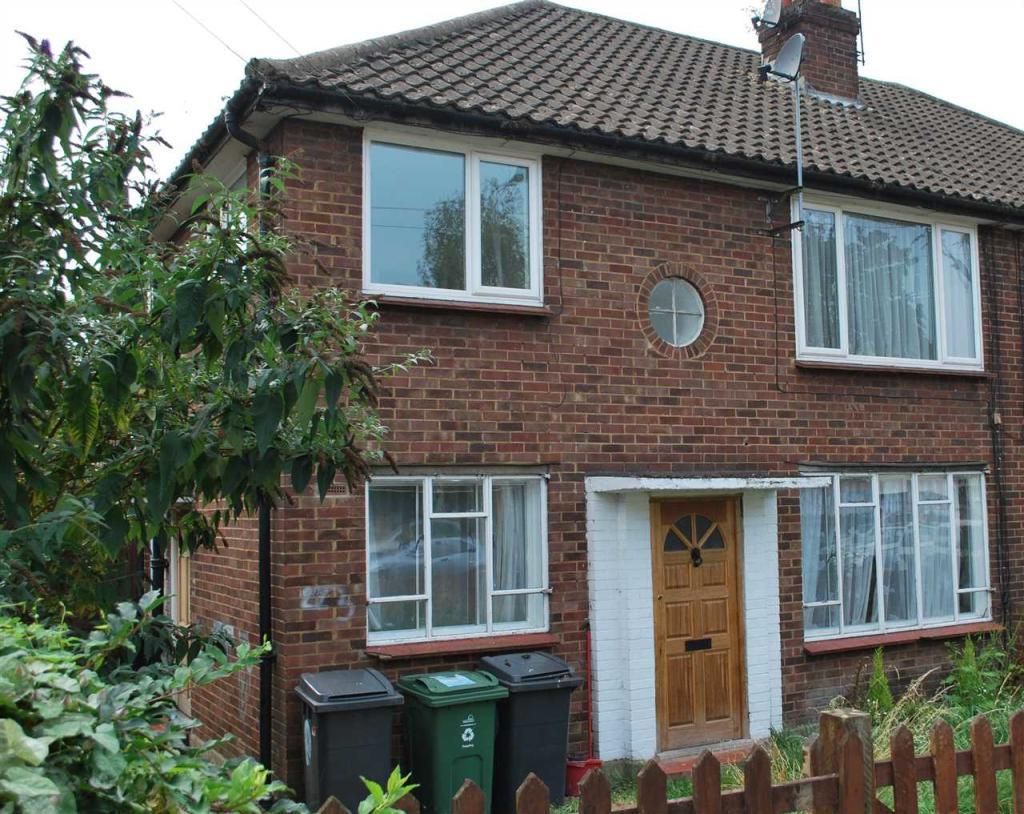 2 bedroom to rent, Kings Head Hill, Chingford, E4 7PP