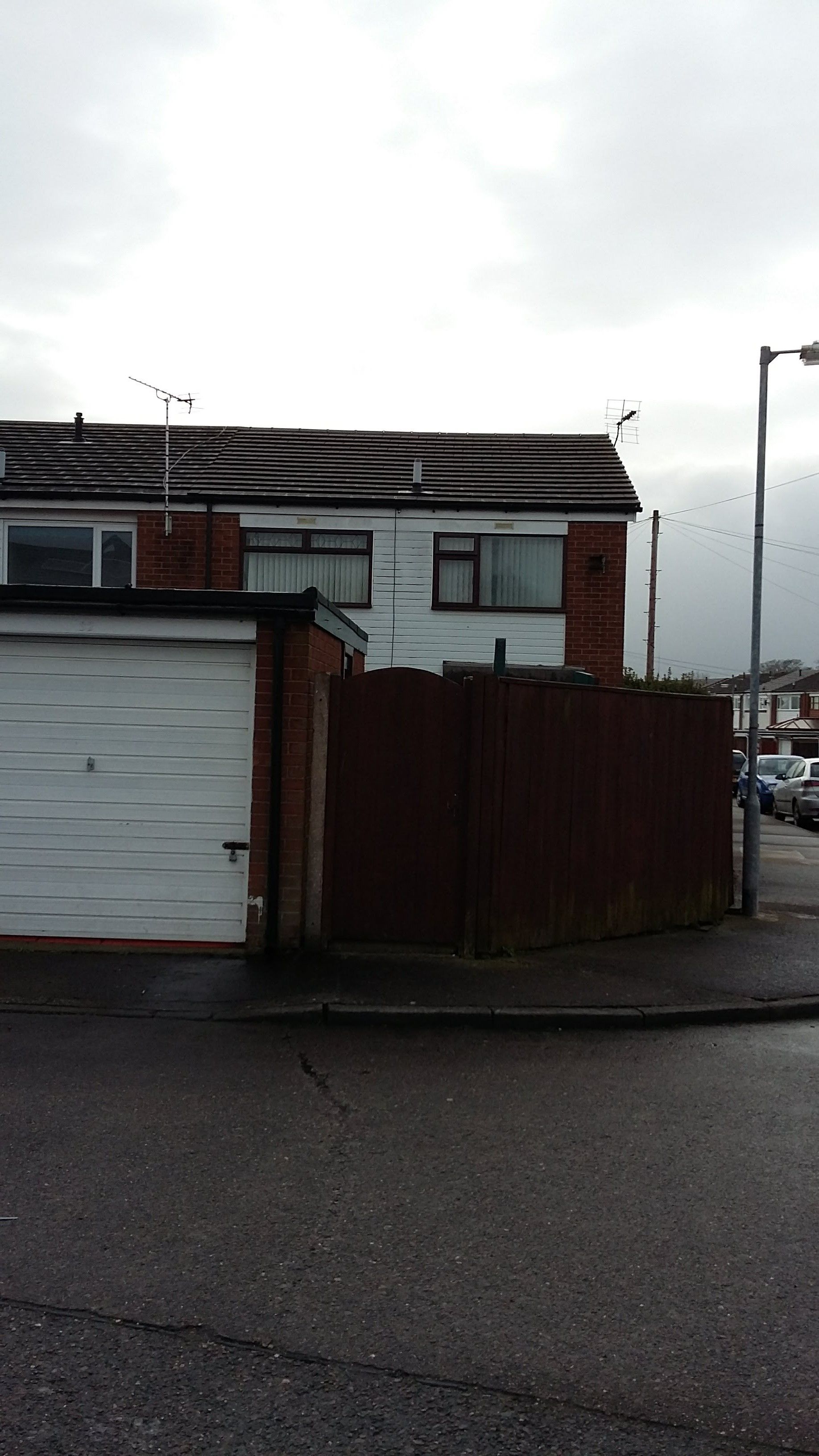 3 bedroom terraced house to rent, St Margaret Way, Wrexham, LL12 7YP