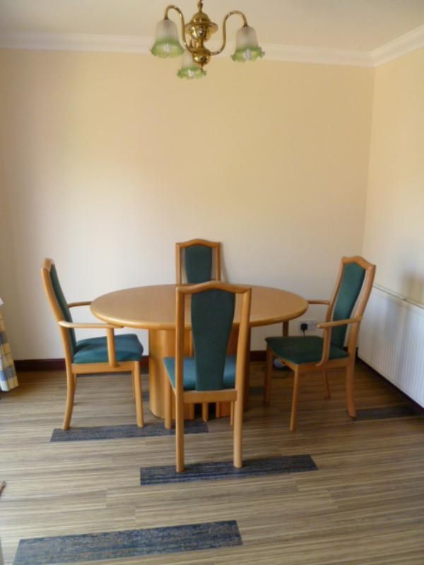 3 bedroom semidetached house to rent, Rosewell Park, Summerhill