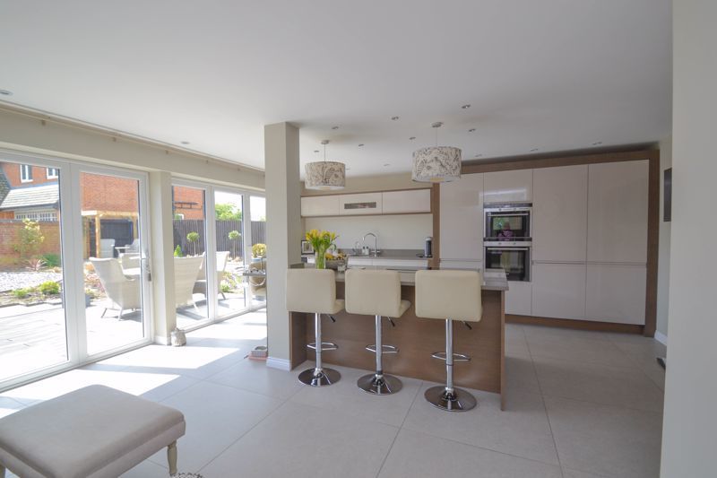 5 bedroom detached house for sale, Dob Lane, Walmer Bridge, Preston