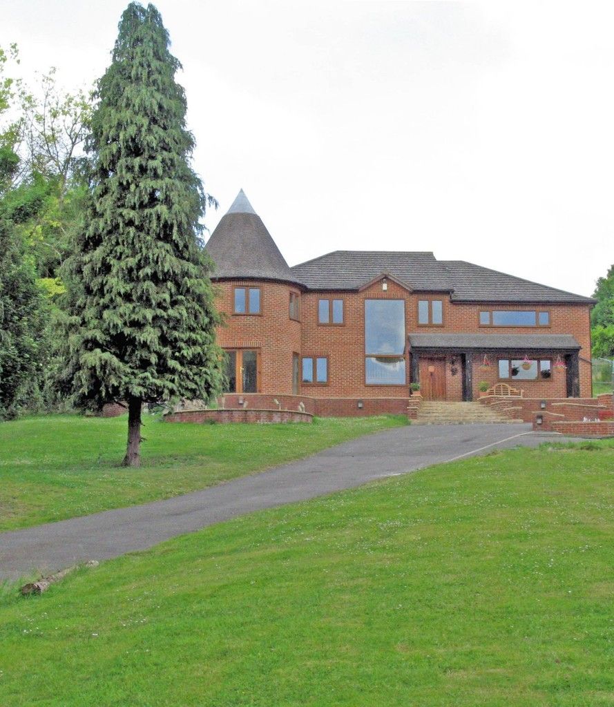 4 bedroom detached house for sale, Valley Road, Fawkham, Longfield DA