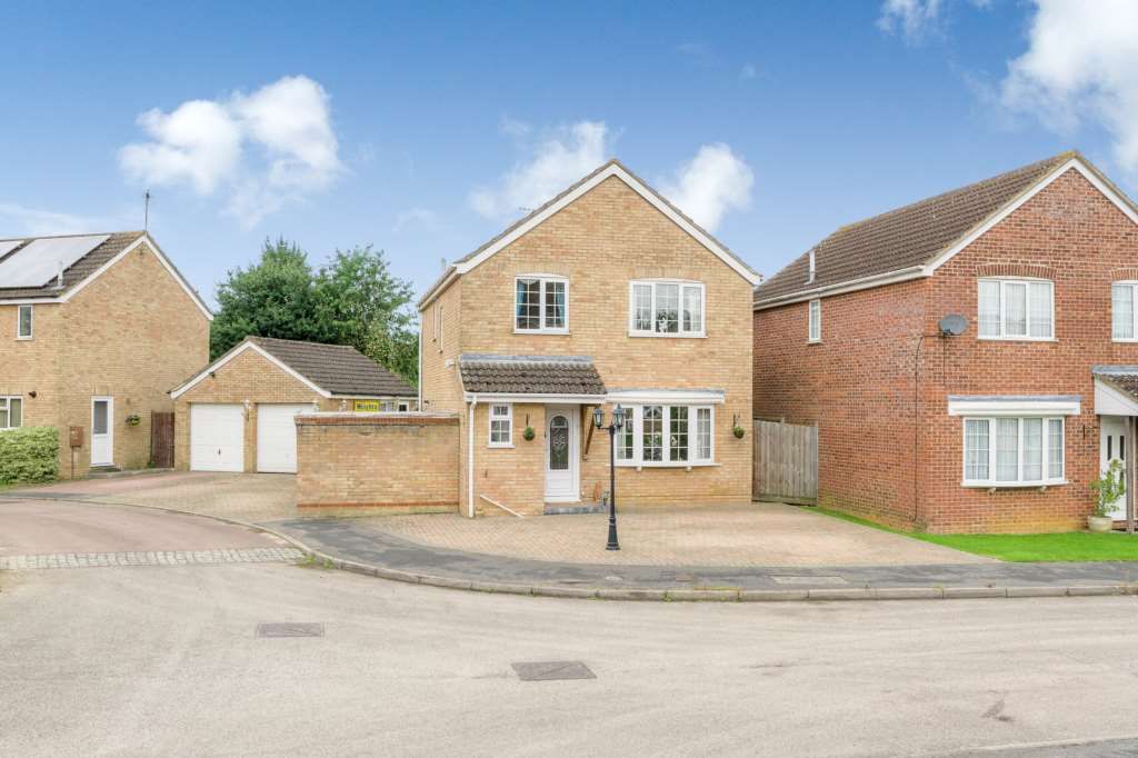 4 bedroom detached house for sale, Bramble Road, Towcester, NN12 6US