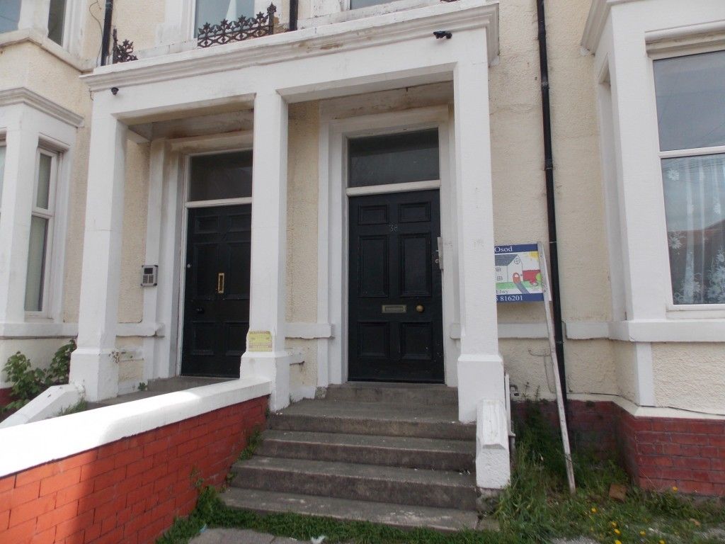 Studio flat to rent, Bath Street, Rhyl, LL18 3LU