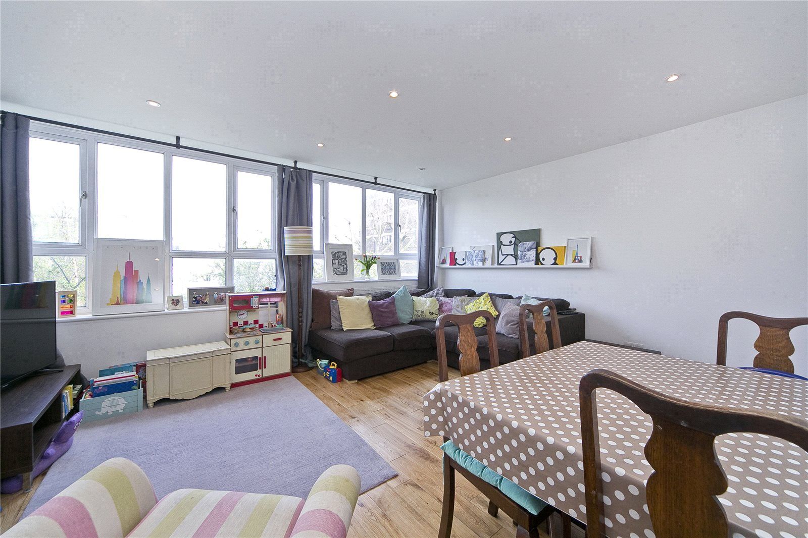 4 bedroom flat for sale, Church Crescent, London, E9 7DH