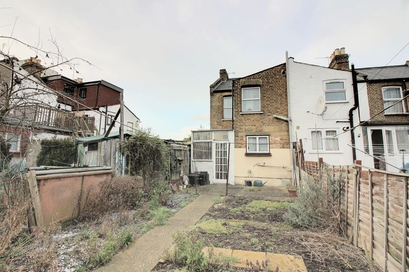 2 bedroom house for sale, Edinburgh Road, London N, N18 2PN