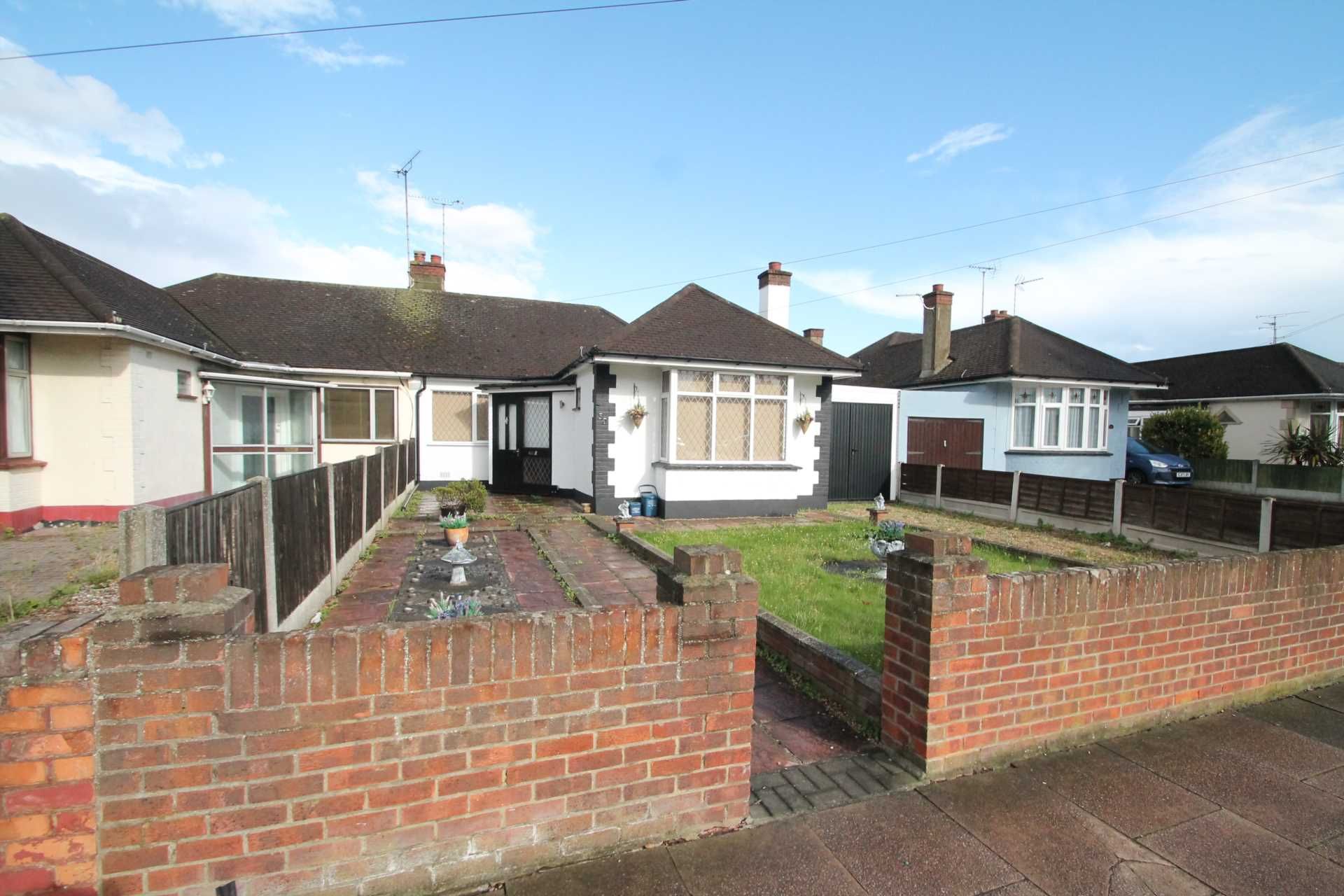 3 bedroom semidetached bungalow for sale, Rochford Road, Southendon