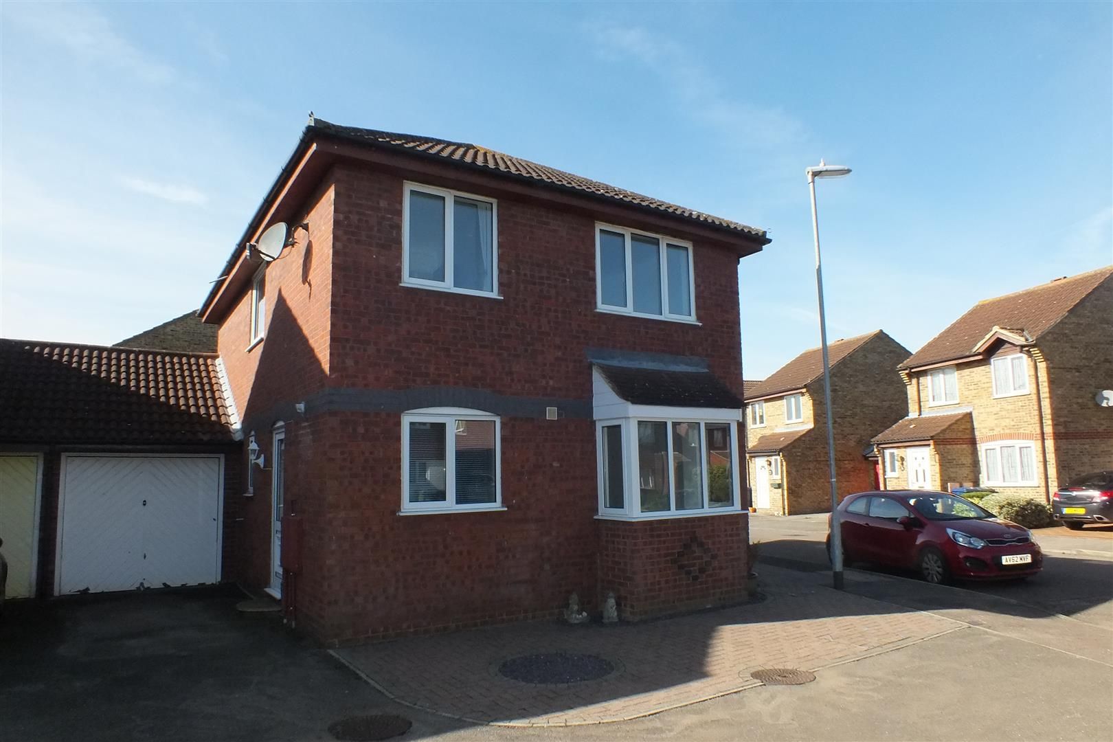3 bedroom house to rent, Carisbrooke Way, Eynesbury, St. Neots PE, PE19 2SP
