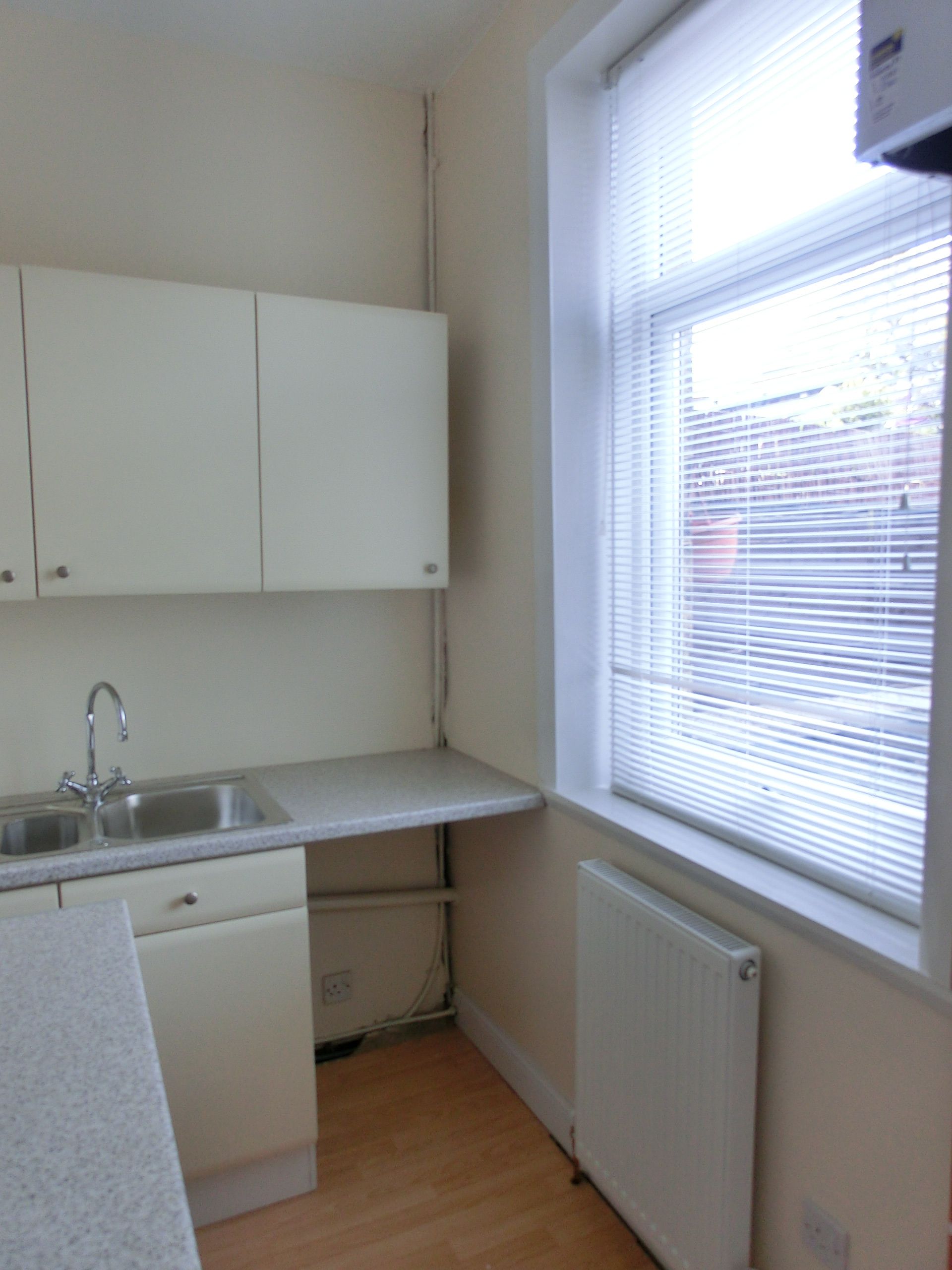 2 bedroom terraced house to rent, New Works Road, Bradford, BD12 0LB