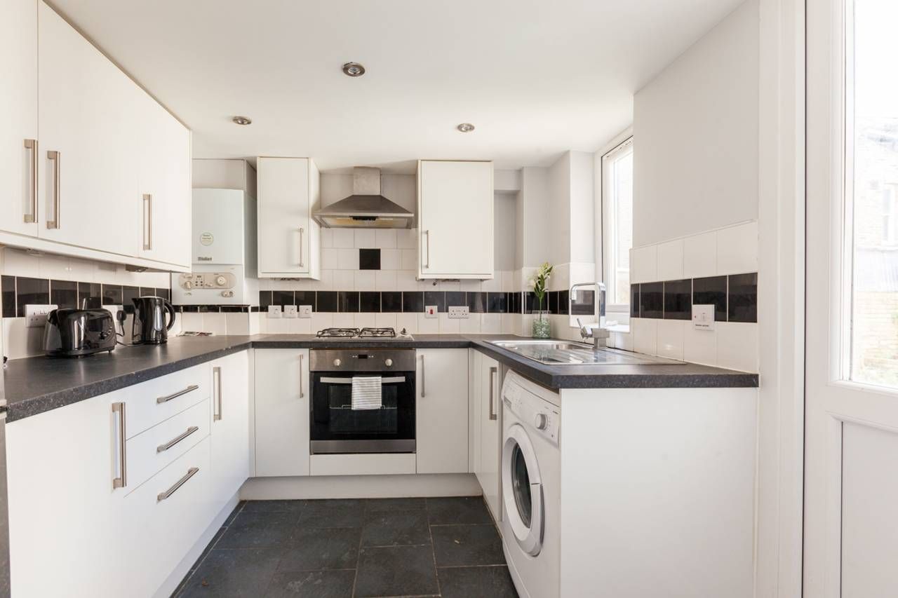 3 bedroom flat to rent, Brailsford Road, Brixton, SW, SW2 2TD