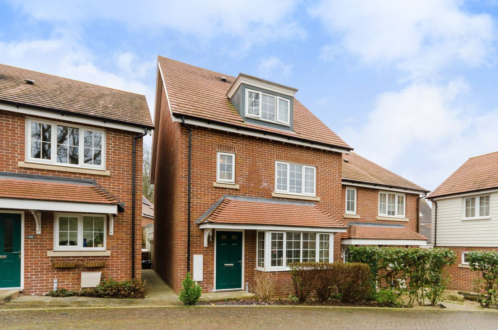 4 bedroom semidetached house for sale, Metcalfe Avenue, Carshalton