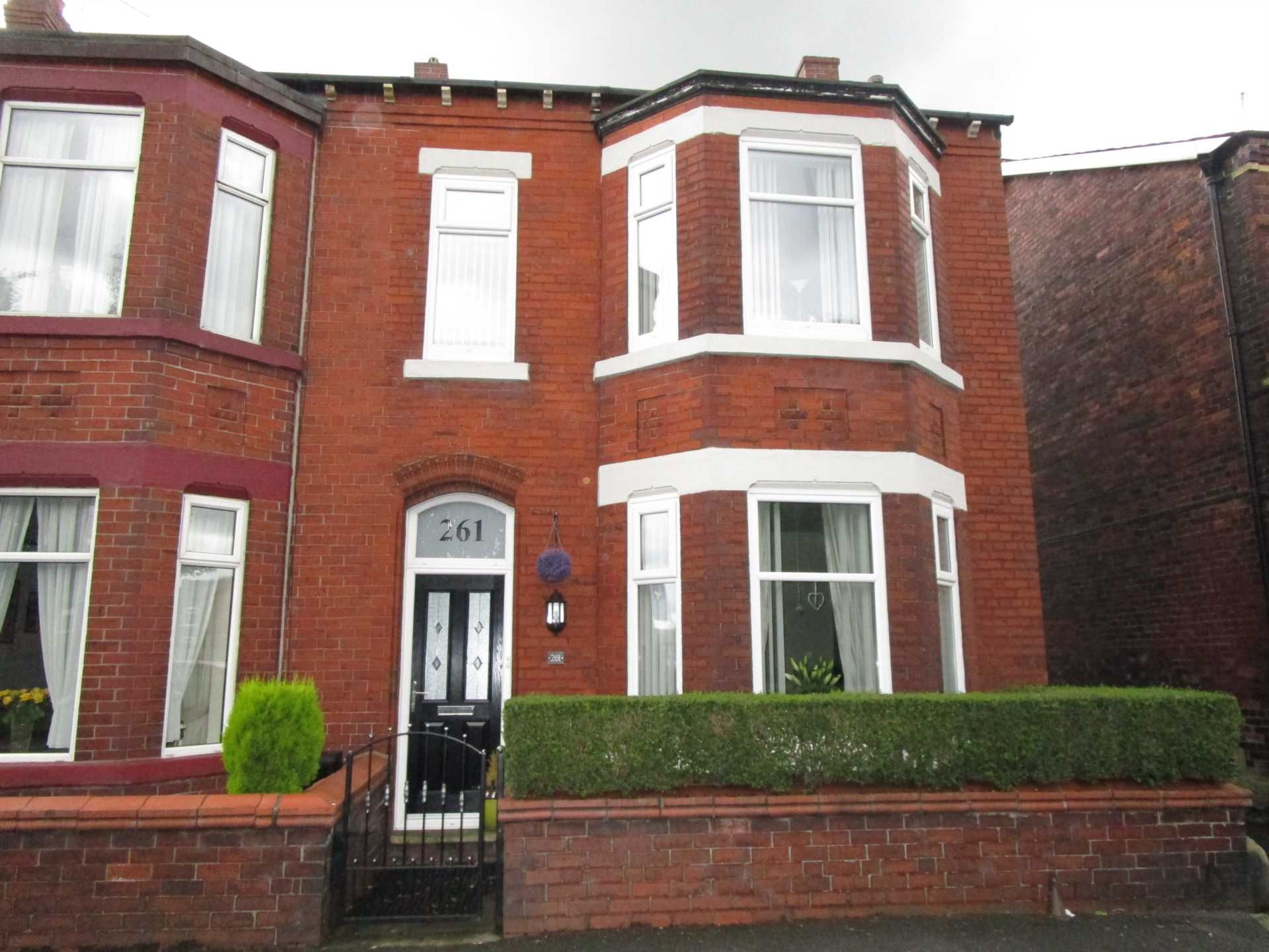 3 bedroom semidetached house for sale, Rochdale Road, Oldham, OL2 5SX