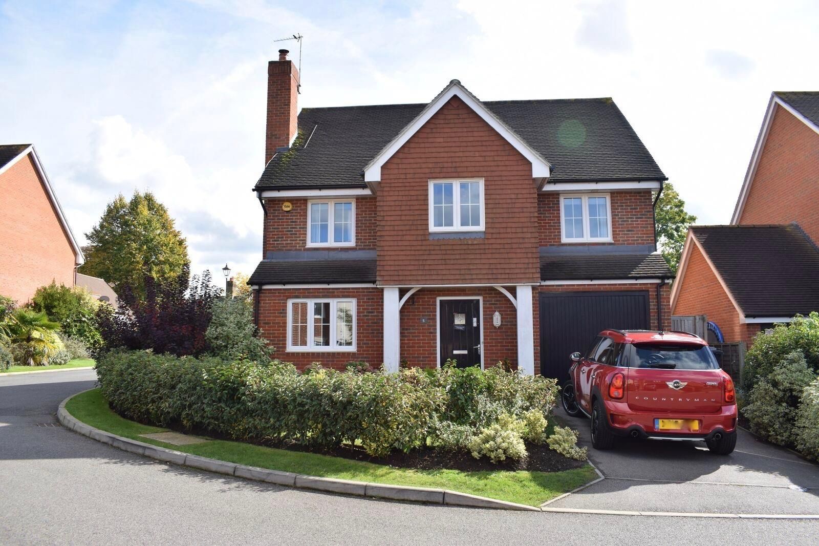 5 bedroom detached house for sale, Duckworth Drive, Leatherhead KT