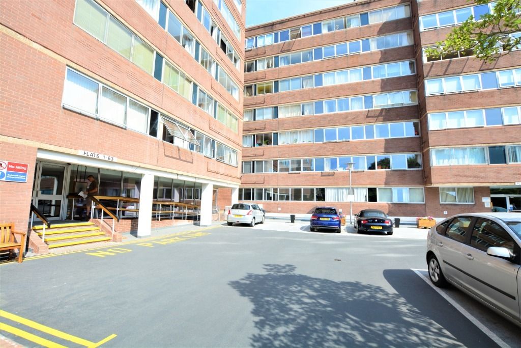 2 bedroom flat to rent, Ashdown Court, Eaton Road, Hove, BN3 3AQ