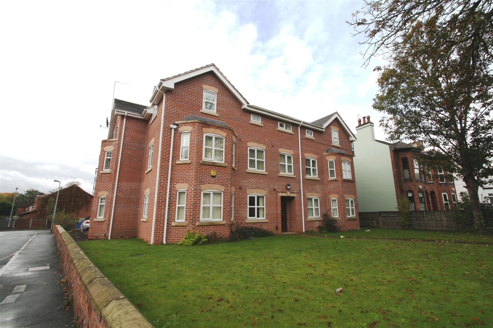 1 bedroom flat for sale, Monton Road, Eccles, Manchester M, M30 9HQ